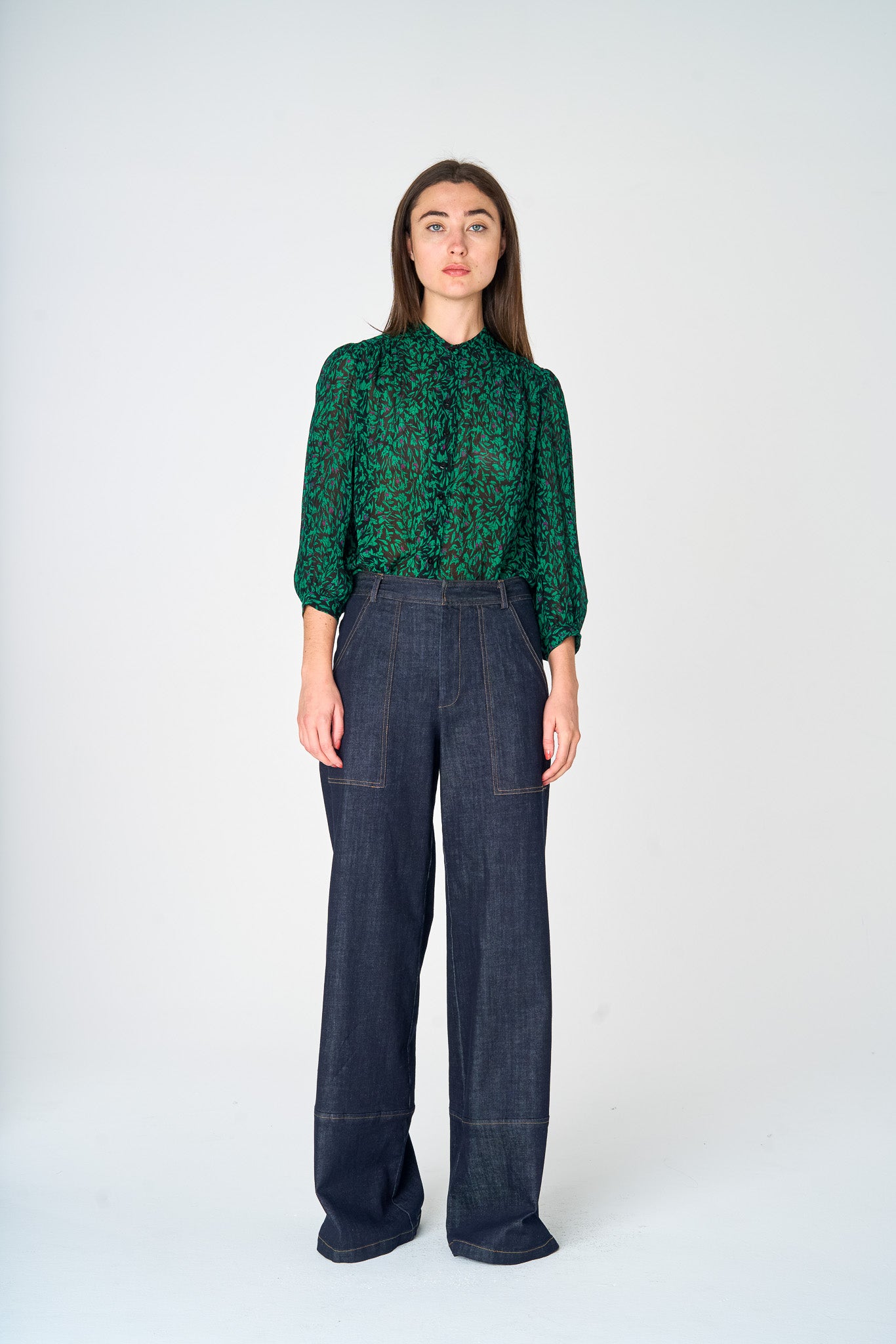 Chic wide-leg Hepburn Trousers with deep pockets.